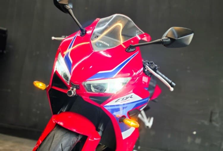 Honda CBR650R E-Clutch