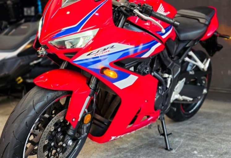Honda CBR650R E-Clutch